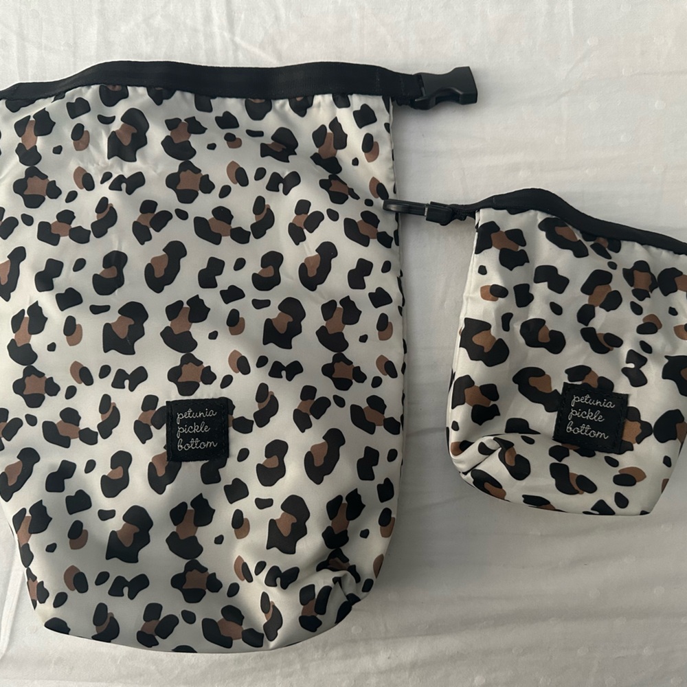 Chic Leopard Print Pouch